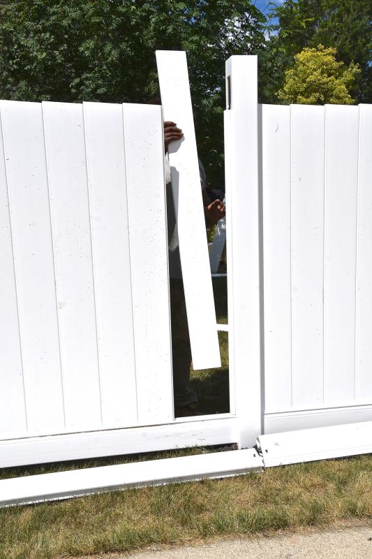 Vinyl Fence Service detail