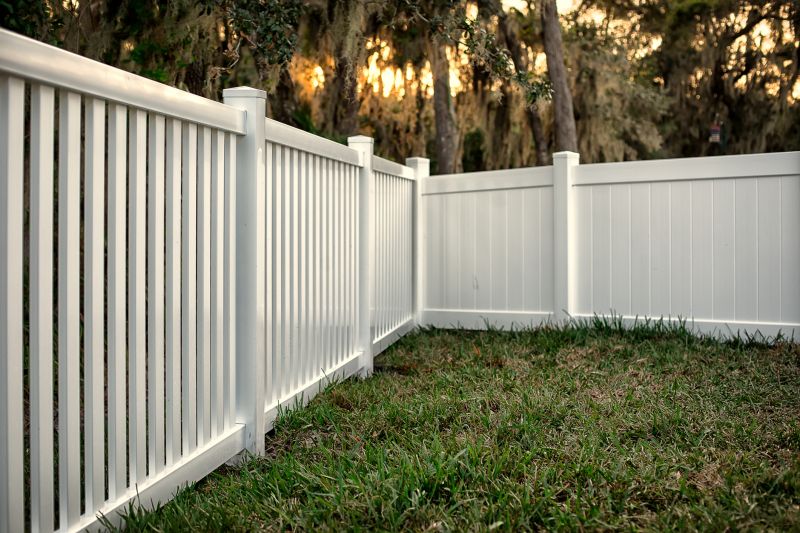 Vinyl Fence Service detail